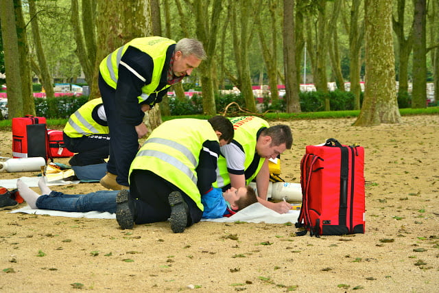 Simulation Multiple Patient (SMP) Les ambulanciers de l’Est en exercice 10 Simulation Multiple Patient (SMP) Les ambulanciers de l’Est en exercice simulation multiples patients BFM Tem 9 - Bilan