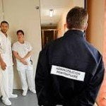 Patient-détenu ou Détenu-patient : Intervenir dans l’univers carcéral 3 Patient-détenu ou Détenu-patient : Intervenir dans l’univers carcéral ambulancier prise en charge du détenu en milieu carcéral