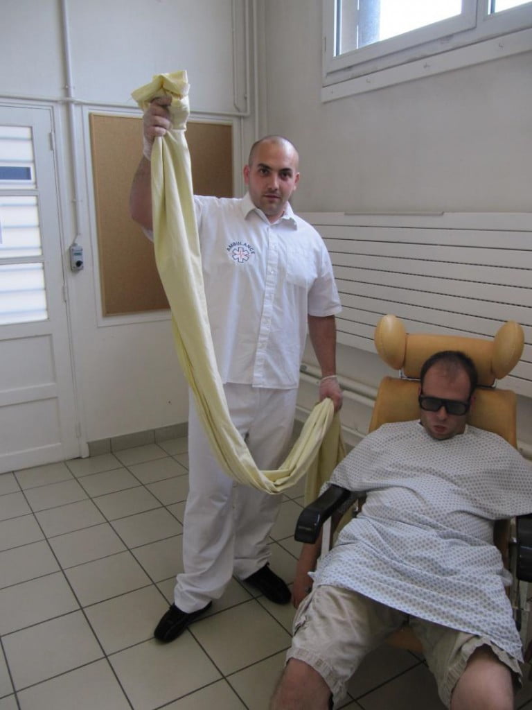 Rehaussement du patient au fauteuil avec baudrier 2 Rehaussement du patient au fauteuil avec baudrier Rehaussement du patient au fauteuil avec le baudrier