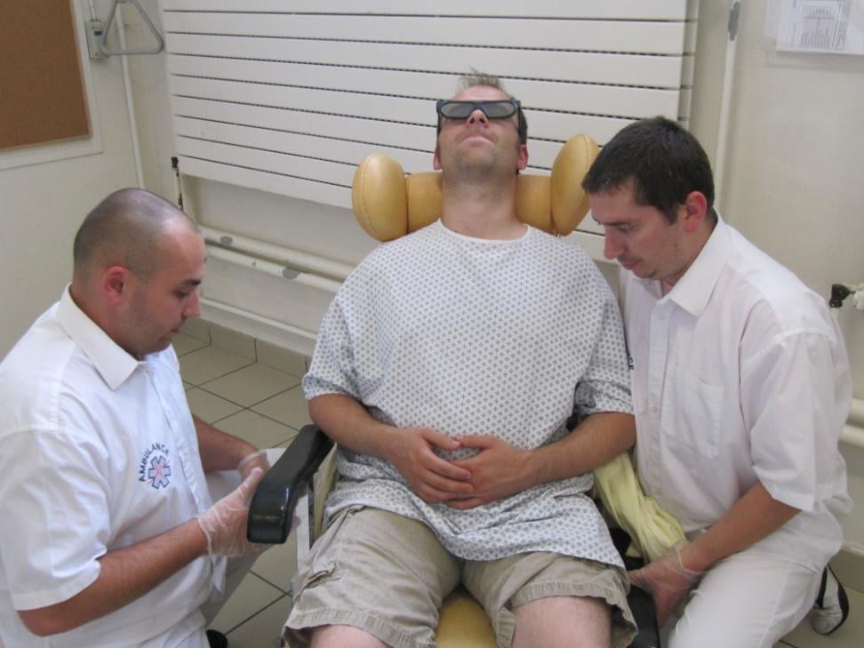 Rehaussement du patient au fauteuil avec baudrier 6 Rehaussement du patient au fauteuil avec baudrier Rehaussement du patient au fauteuil avec le baudrier