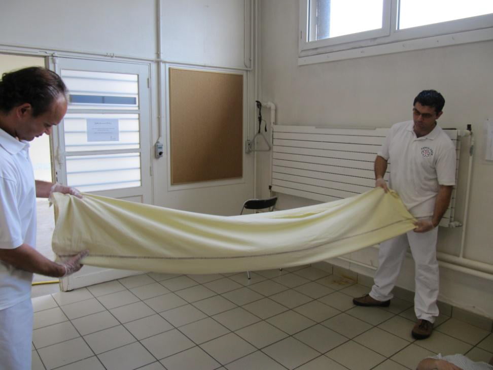 Réhaussement du sol au lit avec un baudrier 2 Réhaussement du sol au lit avec un baudrier Réhaussement du sol au lit avec un baudrier