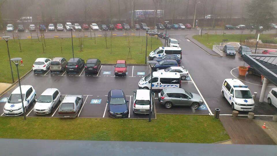 Les ambulanciers et les places de parking 6 Les ambulanciers et les places de parking Les ambulanciers et les places de parking