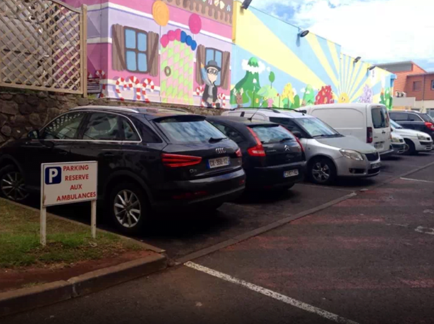Les ambulanciers et les places de parking 2 Les ambulanciers et les places de parking Les ambulanciers et les places de parking