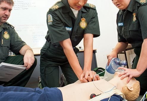 L’ambulancier, les formations et vos entreprises 3 L’ambulancier, les formations et vos entreprises formation de l'ambulancier en entreprise