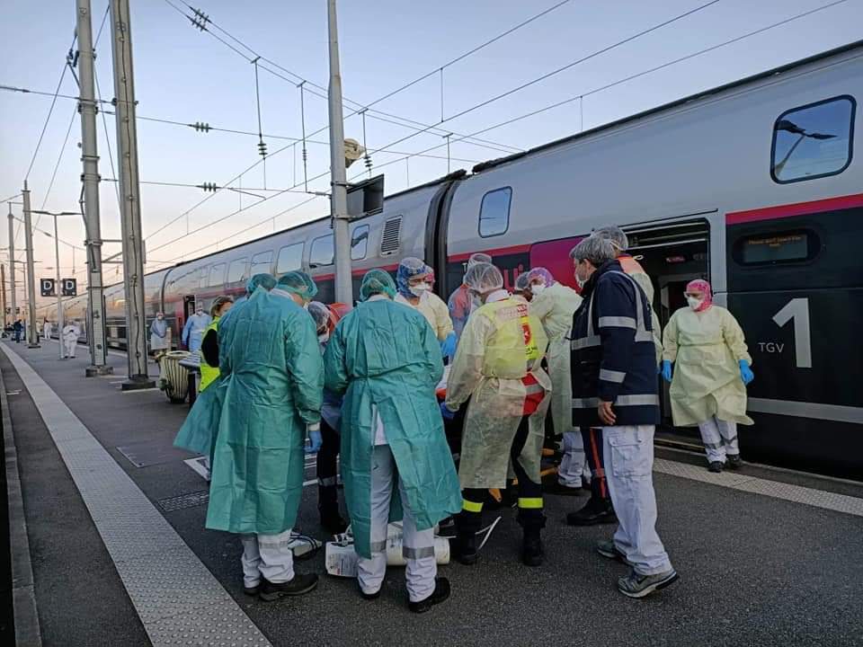 COVID 19, une évacuation pas comme les autres 1 COVID 19, une évacuation pas comme les autres assistance-ambulance-noria-covid-19-tgc-medicalisé-ambulancier-le-site-