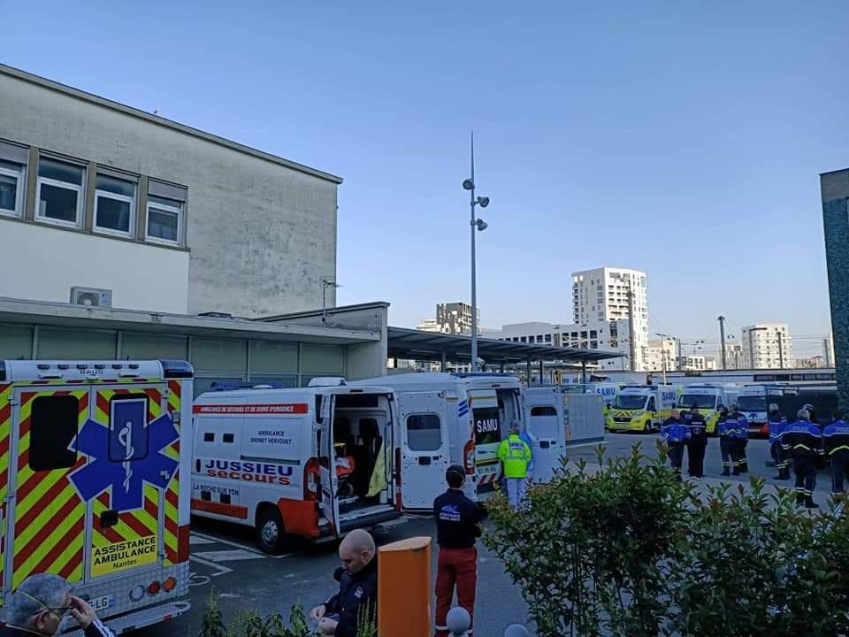 COVID 19, une évacuation pas comme les autres 6 COVID 19, une évacuation pas comme les autres assistance-ambulance-noria-covid-19-tgc-medicalisé-ambulancier-le-site-