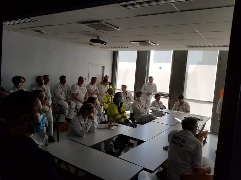 COVID 19, une évacuation pas comme les autres 8 COVID 19, une évacuation pas comme les autres assistance-ambulance-noria-covid-19-tgc-medicalisé-ambulancier-le-site-