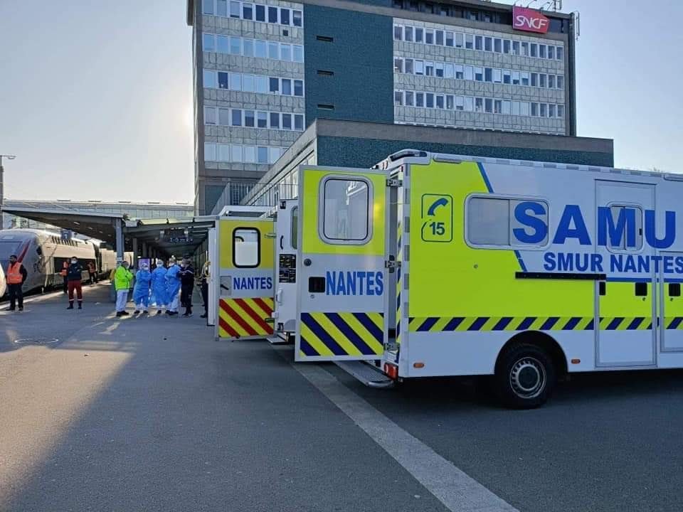 COVID 19, une évacuation pas comme les autres 9 COVID 19, une évacuation pas comme les autres assistance-ambulance-noria-covid-19-tgc-medicalisé-ambulancier-le-site-