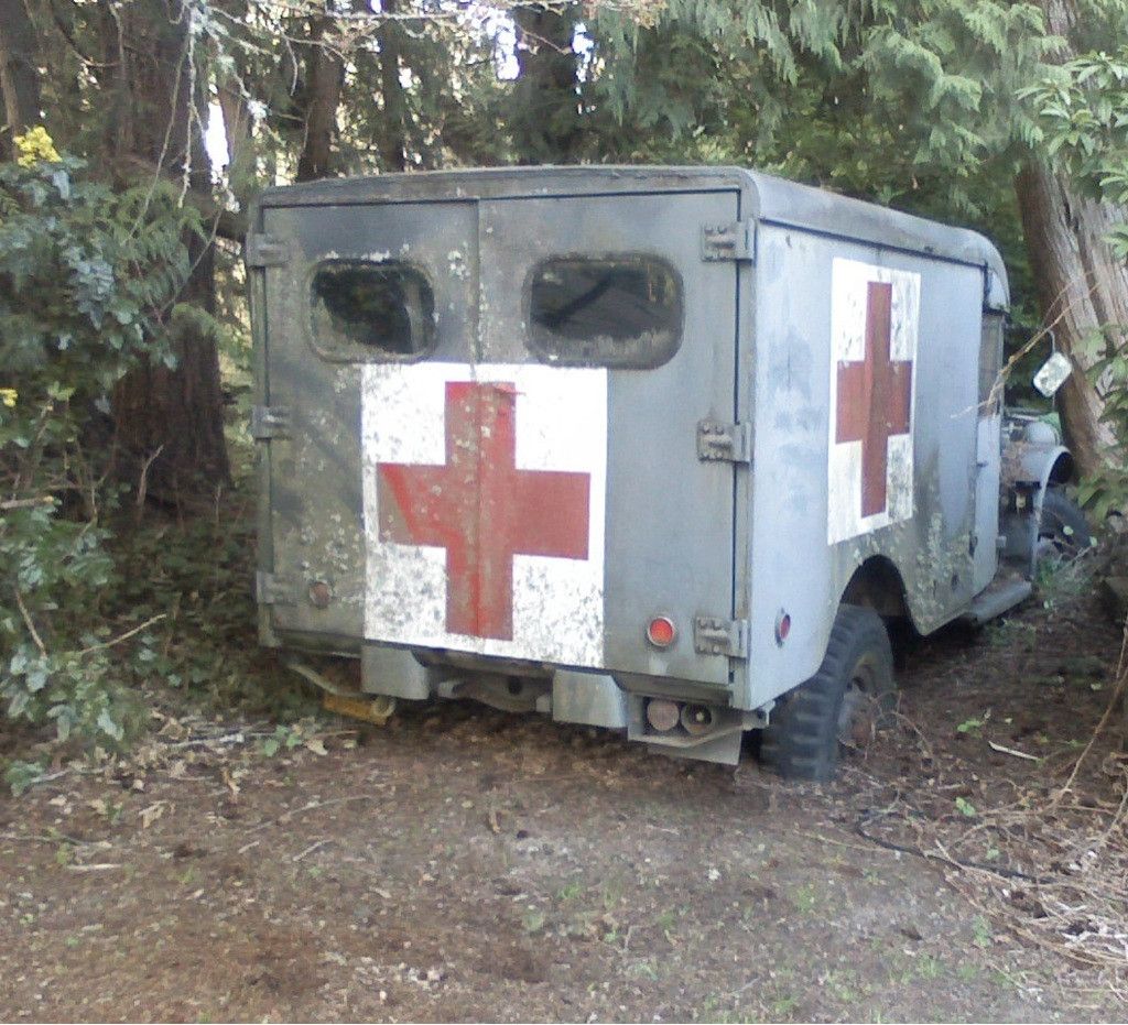 L’ambulance : outil pédagogique de formation 1 L’ambulance : outil pédagogique de formation vieille-ambulanceambulancier-site-de-reference