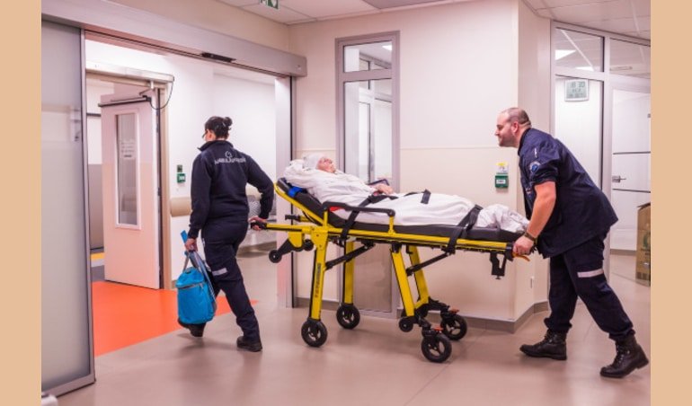 per-os-equipage-ambulanciers-ambulancier-le-site-de-reference