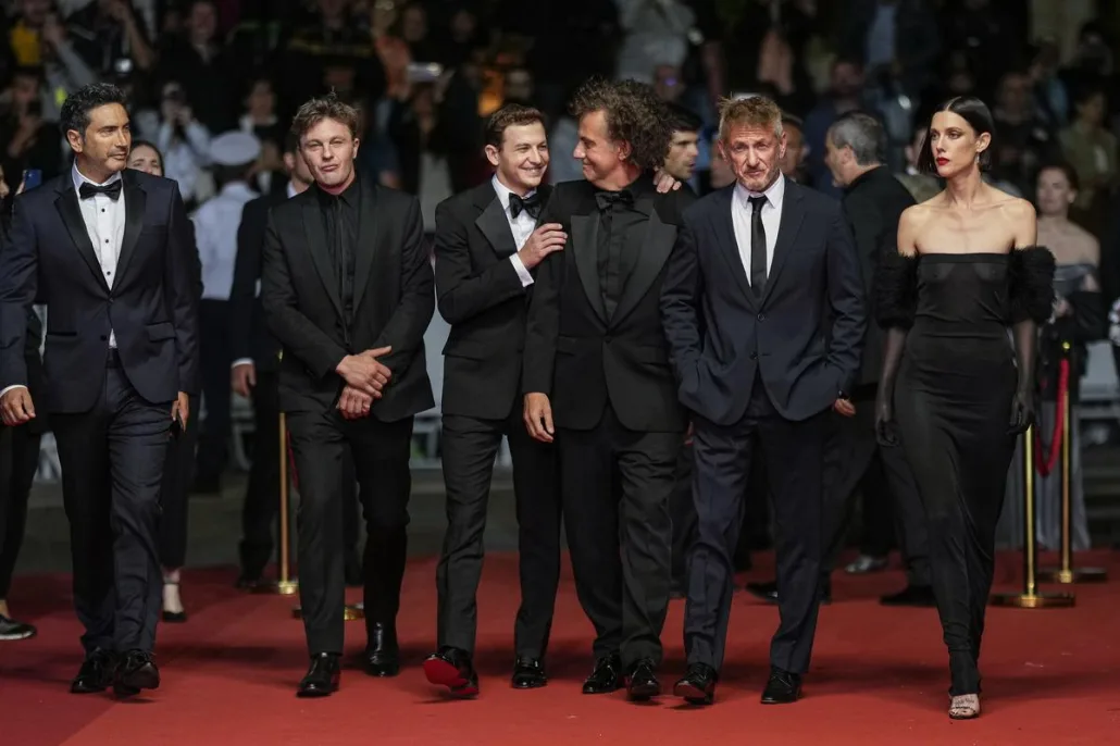 BLACK FLIES : Rencontre avec Jean-Stéphane Sauvaire, réalisateur du film 2 BLACK FLIES : Rencontre avec Jean-Stéphane Sauvaire, réalisateur du film France Cannes 2023 Black Flies Red Carpet 89156 L'ambulancier, le site de référence BLACK FLIES : Rencontre avec Jean-Stéphane Sauvaire, réalisateur du film
